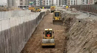 Büyükşehir Belediyesi ekipleri, kısıtlamaya rağmen mesaide