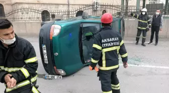 Hafif ticari araç ile otomobil çarpıştı: 2 yaralı