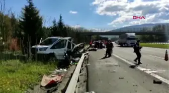 DÜZCE'DE KARAYOLLARI KAMYONETİ, BARİYERLERE ÇARPTI 1 ÖLÜ, 1 YARALI