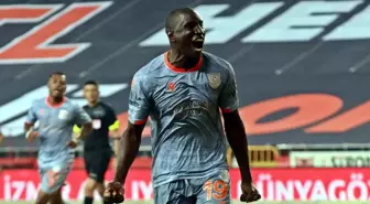 Başakşehir'de Demba Ba'nın sözleşmesi feshedildi