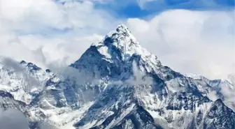 Everest Dağı'nda ilk Kovid-19 vakası görüldü