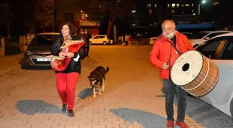 Maltepe'de alışılmamış sahur...Tulum sesleriyle uyandırdılar