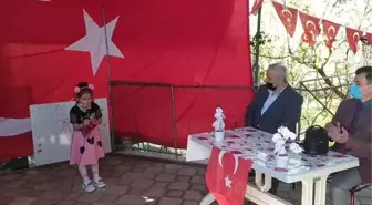 Minik Elizan Ece kumbarasını Bağışladı