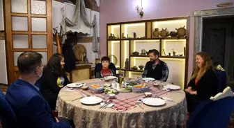 23 Nisan hediyesi tarihi binada iftar yemeği