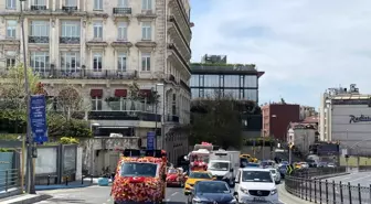 Beyoğlu'nda '23 Nisan Otobüsü' ile bayram coşkusu