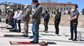 Sivas'ta, kısıtlamada tedbirli cuma namazı