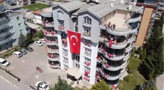 Tokat'ta, 23 Nisan coşkusu binalara yansıdı