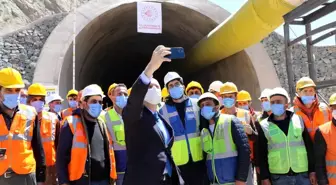 Ulaştırma ve Altyapı Bakanı Karaismailoğlu, Kop Tüneli şantiyesinde incelemelerde bulundu Açıklaması