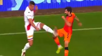 Podolski'nin tabanıyla yerde kalan Şener'den hakem Kalkavan'a sitem: Nasıl kırmızı değil, VAR'dan çağırmadılar mı!