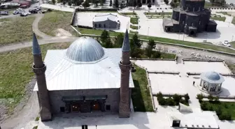 Ermeniler Ulu Cami'de 285 Türk'ü diri diri yaktı