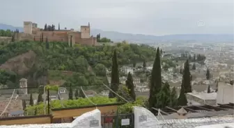 İspanya'da ezan, minareden yüksek sesle sadece Granada'daki Ulu Cami'nde okunuyor