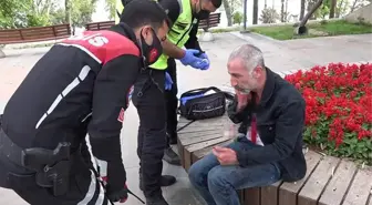 Polis arama yapmak isteyince cebinden çıkardığı neşterle boğazını kesti