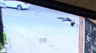 Son dakika haber! Motosikletli kuryenin hayatını kaybettiği kaza anı kamerada