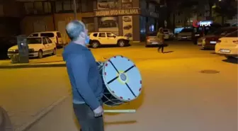 Ramazan davulcusu 30 yetim çocuğu sevindirdi