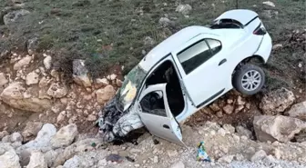 SİVAS'TA OTOMOBİLLER ÇARPIŞTI: 3 YARALI