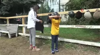 'Yürüyemez' denileni yürütüyor, 'Konuşamaz' denileni konuşturuyor