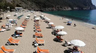 Alanya'da tarihi sessizlikte sahiller turistlere kaldı