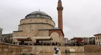 Dolup taşan meydan boş kaldı