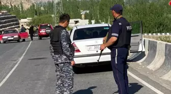 Kırgızistan ile Tacikistan sınırındaki taşlı kavga son yılların en büyük çatışmasına döndü: En az 13 ölü, onlarca yaralı var