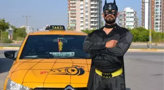 BATMAN KIYAFETİYLE DİREKSİYON BAŞINDA