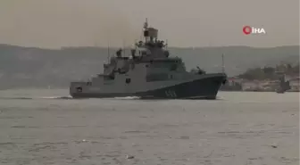 Rus Donanmasına ait RFS 499 borda numaralı 'Admiral Makarov' gemisi boğazdan geçti
