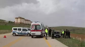 Devrilen otomobildeki sürücü hayatını kaybetti, 2 kişi yaralandı