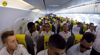 Dortmund'lu Oyuncular Almanya Kupası Şampiyonluğunu Kutluyor