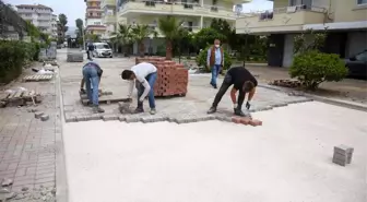 Alanya'nın Konaklı Mahallesi'nde kaldırımları yenileniyor