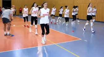 A Milli Kadın Voleybol Takımı hazırlıklarını sürdürdü