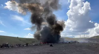 Çöplükteki yangında, kara dumanlar gök yüzünü kapladı