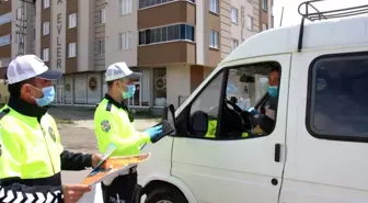 Oltu Bölge Trafik ekipleri sürücülere broşür dağıttı