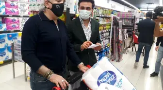 Ünlü radyocular Sultangazili vatandaşların market alışverişini yaptı