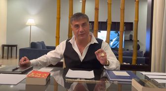 Yeni videosunu yayınladı! Sedat Peker masasına koyduğu kitaplarla mesaj vermeyi sürdürüyor