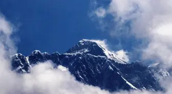 Çin, Everest Dağı'nın kuzey yamacını dağcılara açtı