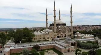 Türk-İslam mimarisinin gözbebeğinde Ramazan-ı Şerif'in son Cuma Namazı kılındı