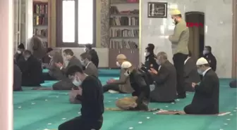 VAN CUMA NAMAZI ÇIKIŞI AŞI OLMAK İSTEYENLERİ HASTANEYE GÖTÜRDÜLER