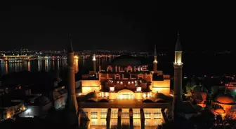 Ayasofya Camii, Kadir Gecesi'nde mahya ile buluştu