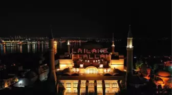 Ayasofya Camii'ne asılan mahyanın ışığını Vali Yerlikaya yaktı