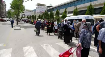 Isparta'da vatandaşlar kentte kurulan 7 pazara HES kodu ve kimlik sorgulamasıyla alındı