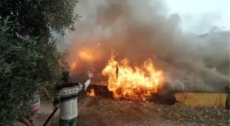 Buzdolabı bomba gibi patladı! Alevlere teslim olan ev, vatandaşların yoğun çabasına rağmen küle döndü