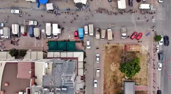 Yerleşik Rusların akın ettiği pazarda metrelerce HES kuyruğu