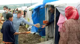 Kaymakam Mutlu, irmik helvası dağıttı