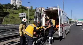 SARIYER TEM'DE OTOMOBİL BARİYERLERE ÇARPTI; SÜRÜCÜYÜ İTFAİYE KURTARDI