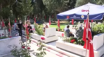 Adana'da şehitliklerde hüzünlü bayram arifesi