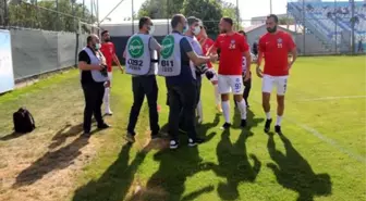 Ankara'da skandal görüntüler! Futbolcular maçı bırakıp basın mensuplarına saldırdı