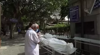 YENİ DELHİ - Hindistan'da Kovid-19 salgınında bugüne kadarki en yüksek günlük can kaybı sayısı kaydedildi