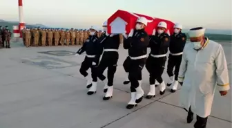 Son dakika haber... PKK'lı teröristlerin taciz ateşi sonucu şehit olan özel harekat polisinin naaşı memleketine uğurlandı