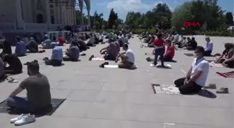 Filistin'de hayatını kaybedenler için cenaze namazı kılındı