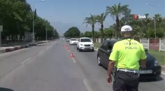 Son dakika haberleri... Sıcaktan bunalan kaplumbağaya polis şefkati