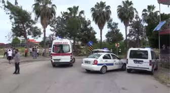 Motosikletle çarpışan taksi Seyhan Nehri'ne düştü: 2 yaralı